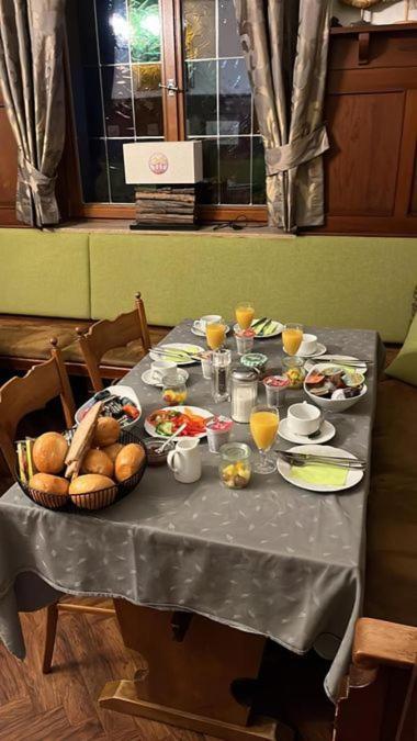 פולדה Hotel Gasthof Metzgerei Drei Linden מראה חיצוני תמונה